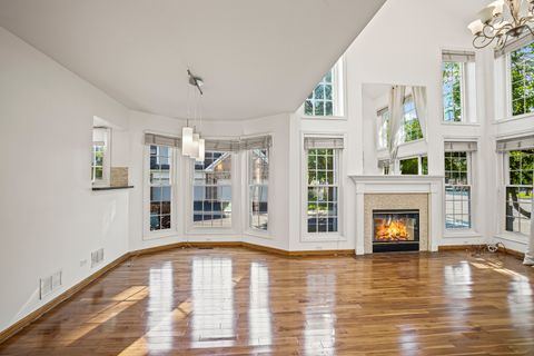 Tiny photo for 807 Fairmont Court, Des Plaines, IL 60018 (MLS # 12475701)