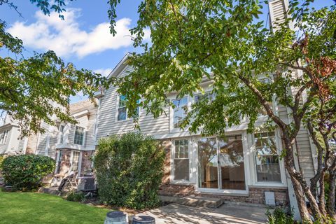 Tiny photo for 807 Fairmont Court, Des Plaines, IL 60018 (MLS # 12475701)