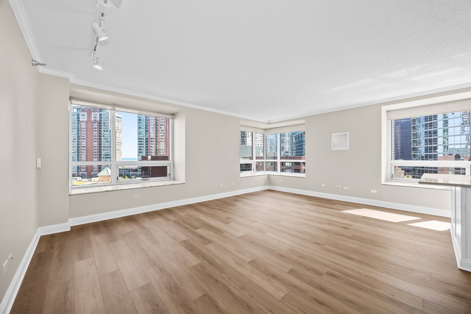 512 N Mcclurg Court 507