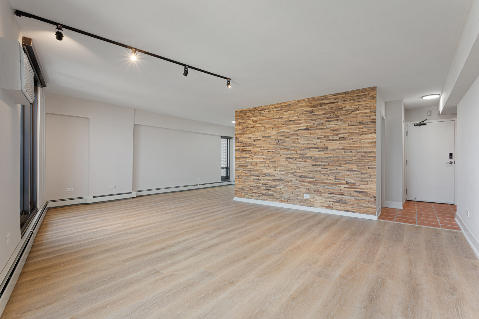 6166 N Sheridan Road 20E