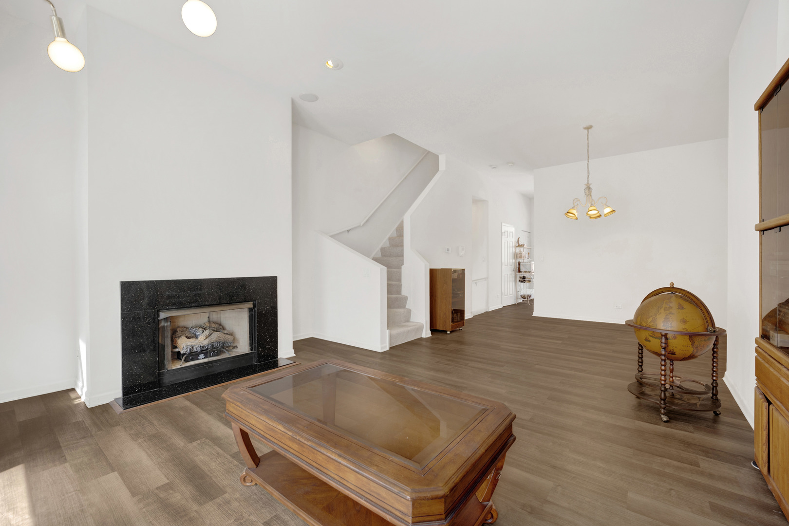 814 W 15th Place