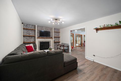 Tiny photo for Mundelein, IL 60060 (MLS # 12574645)