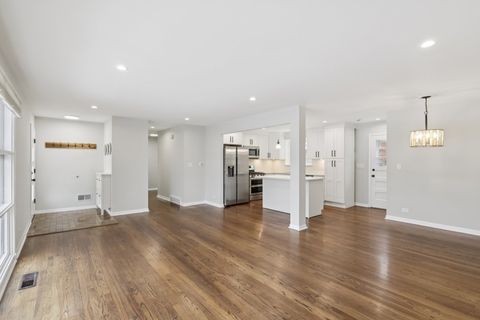 Tiny photo for 6803 N KEELER Avenue, Lincolnwood, IL 60712 (MLS # 12632368)