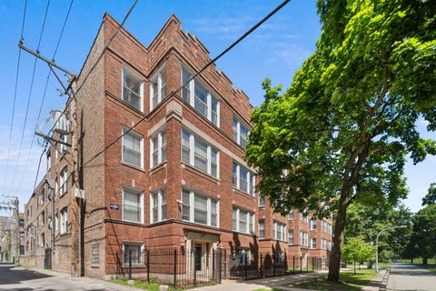 Photo of 6710 S RIDGELAND Avenue #2B, Chicago, IL 60649 (MLS # 12752815)