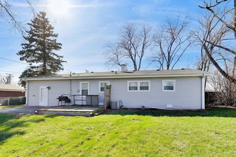 Tiny photo for 2N135 Bloomingdale Road, Glen Ellyn, IL 60139 (MLS # 12601064)