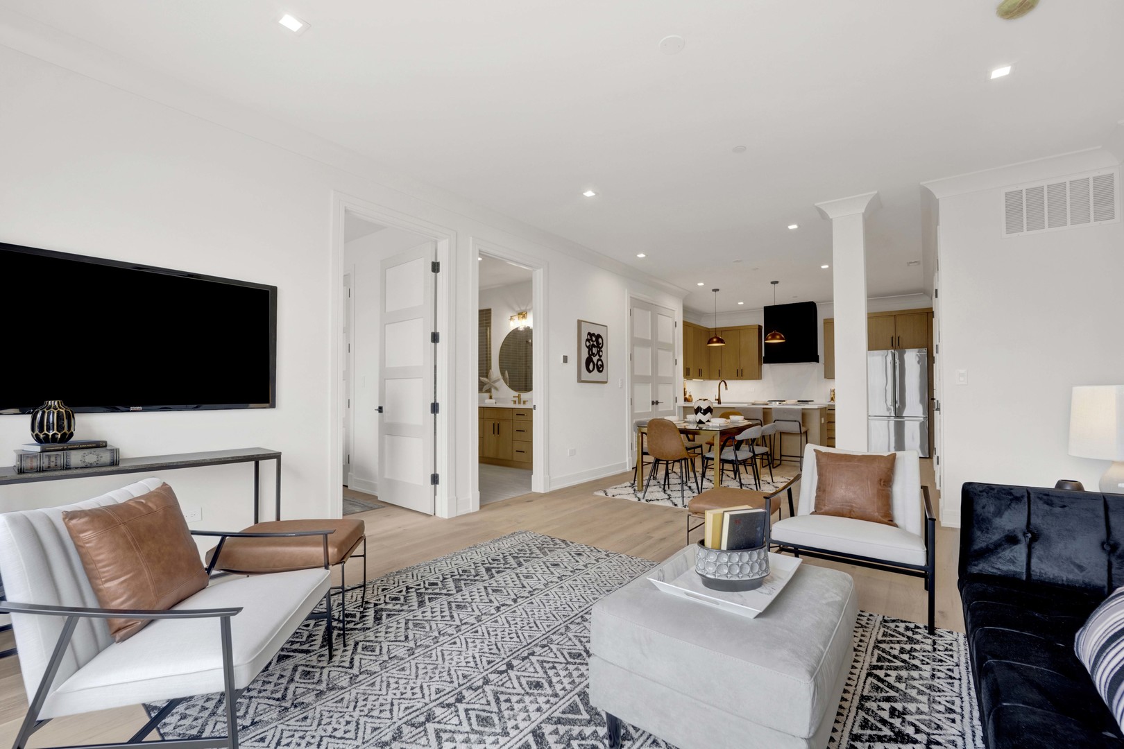 5630 N Broadway Street 4E