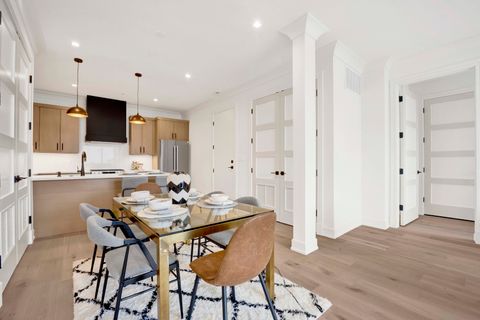 Tiny photo for 5630 N Broadway Street #4E, Chicago, IL 60660 (MLS # 12593170)