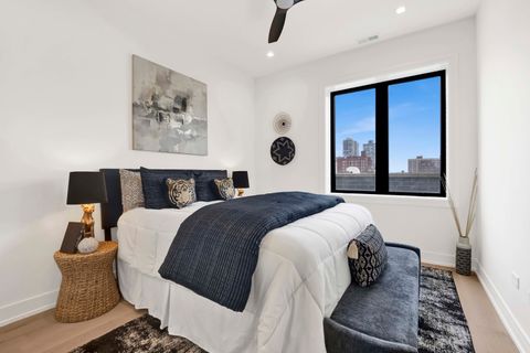 Tiny photo for 5630 N Broadway Street #4E, Chicago, IL 60660 (MLS # 12593170)