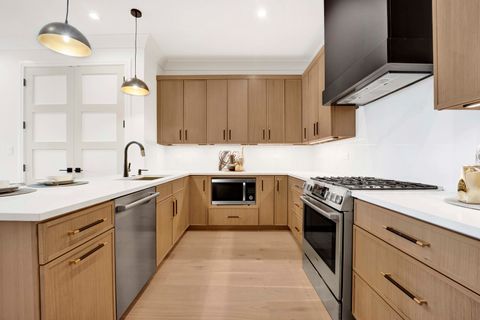 Tiny photo for 5630 N Broadway Street #4E, Chicago, IL 60660 (MLS # 12593170)