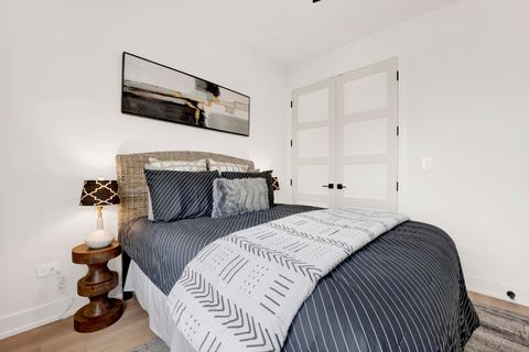 Tiny photo for 5630 N Broadway Street #4E, Chicago, IL 60660 (MLS # 12593170)