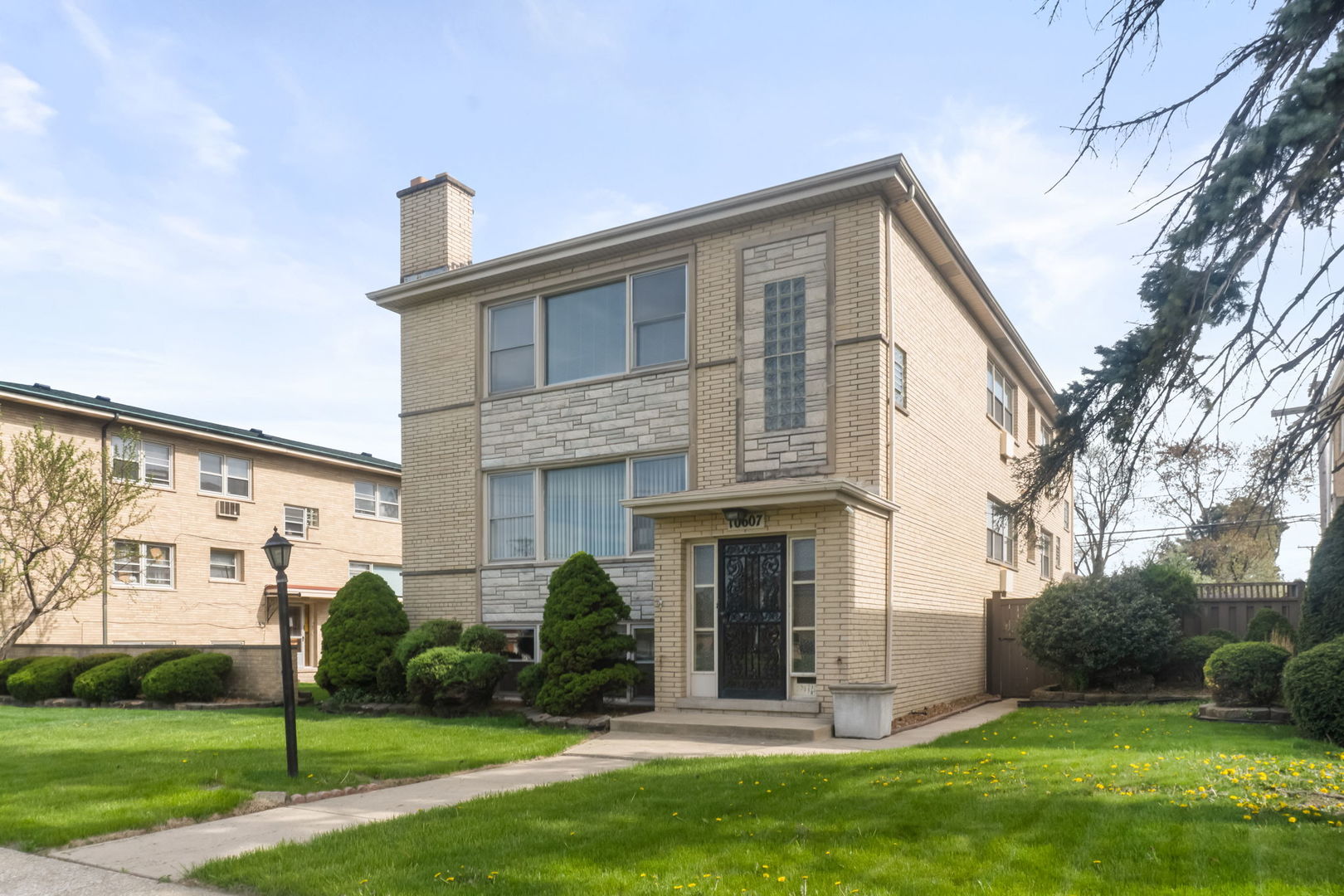 10607 W Cermak Road