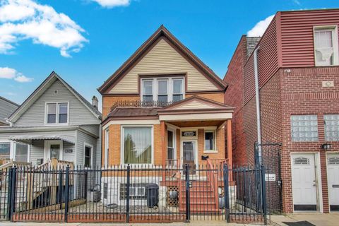 Photo of 2830 N Kedzie Avenue, Chicago, IL 60618 (MLS # 12496405)