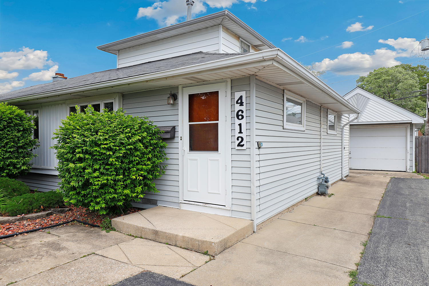 4612 W 89th Place