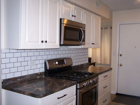 Tiny photo for 604 Devonshire Court #B, McHenry, IL 60050 (MLS # 12530805)