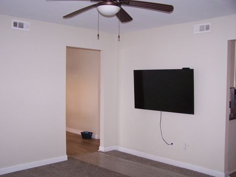 Tiny photo for 604 Devonshire Court #B, McHenry, IL 60050 (MLS # 12530805)