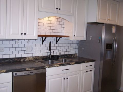 Tiny photo for 604 Devonshire Court #B, McHenry, IL 60050 (MLS # 12530805)