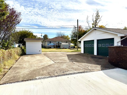Tiny photo for 807 N Otis Street, Marion, IL 62959 (MLS # 12794602)