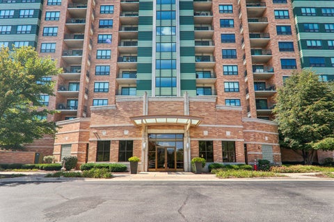 Photo of 6420 Double Eagle Drive #609, Woodridge, IL 60517 (MLS # 12783108)