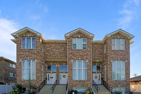 7943 W 92nd Street 7947 Hickory Hills IL 60457