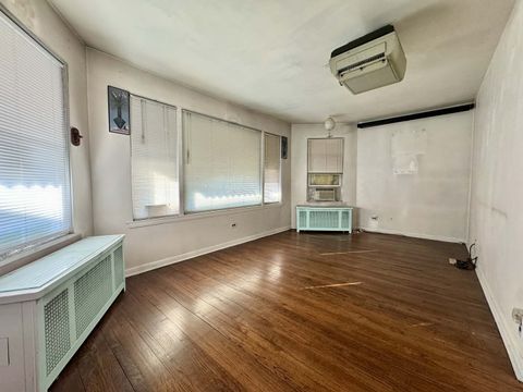 Tiny photo for 5437 N Linder Avenue, Chicago, IL 60630 (MLS # 12519080)