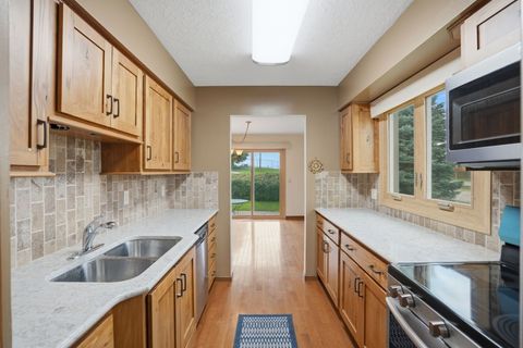 Tiny photo for 4570 Bunker Hill Drive, Bettendorf, IA 52722 (MLS # 12672469)