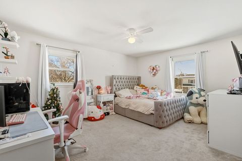 Tiny photo for 2522 N Brighton Place, Arlington Heights, IL 60004 (MLS # 12548373)