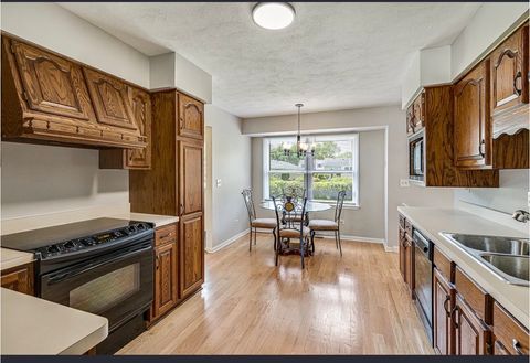 Tiny photo for 2522 N Brighton Place, Arlington Heights, IL 60004 (MLS # 12548373)