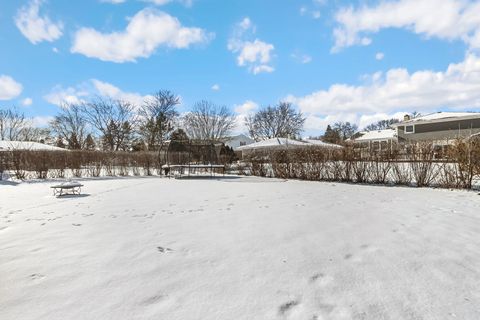 Tiny photo for 2522 N Brighton Place, Arlington Heights, IL 60004 (MLS # 12548373)