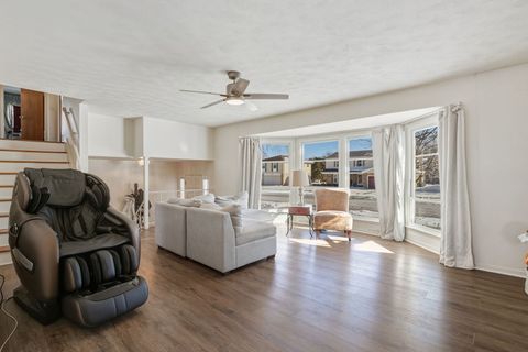 Tiny photo for 2522 N Brighton Place, Arlington Heights, IL 60004 (MLS # 12548373)