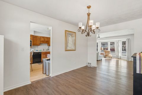 Tiny photo for 2522 N Brighton Place, Arlington Heights, IL 60004 (MLS # 12548373)