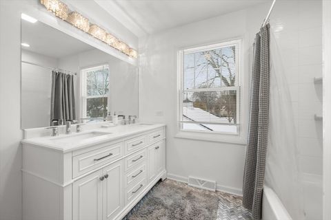 Tiny photo for 50 Red Oak Lane, Highland Park, IL 60035 (MLS # 12041110)