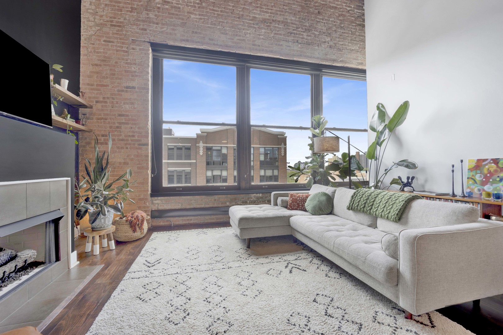 2303 S MICHIGAN Avenue 507