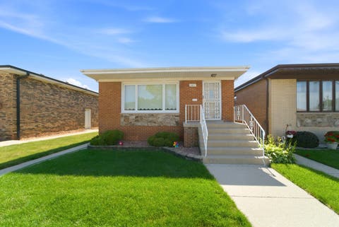 Photo of 11607 S Avenue J, Chicago, IL 60617 (MLS # 12733910)