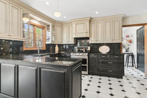 Tiny photo for 803 Waltz Court, Prospect Heights, IL 60070 (MLS # 12624577)