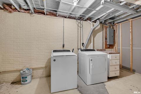 Tiny photo for 1033 W 58TH Street, Davenport, IA 52806 (MLS # QC4269357)