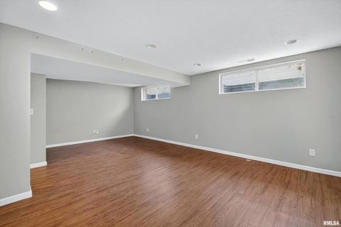 Tiny photo for 1033 W 58TH Street, Davenport, IA 52806 (MLS # QC4269357)