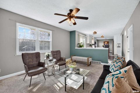 Tiny photo for 1033 W 58TH Street, Davenport, IA 52806 (MLS # QC4269357)