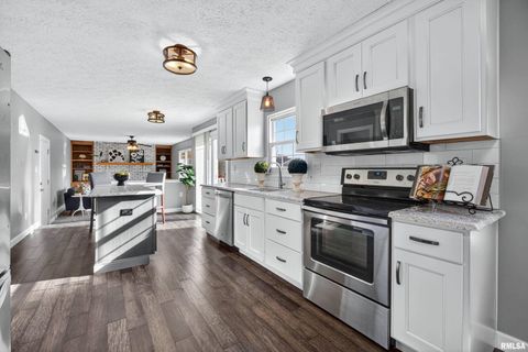 Tiny photo for 1033 W 58TH Street, Davenport, IA 52806 (MLS # QC4269357)