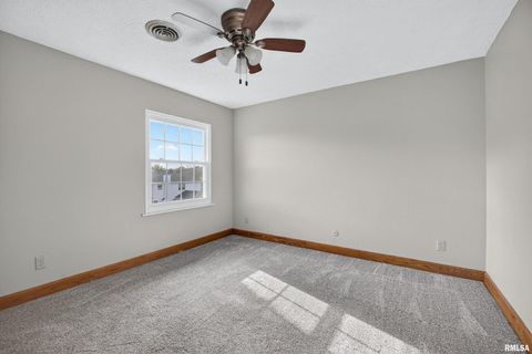 Tiny photo for 1033 W 58TH Street, Davenport, IA 52806 (MLS # QC4269357)