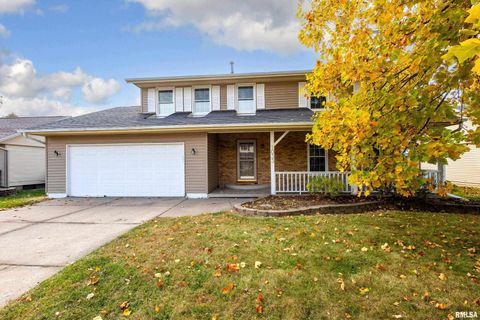 Photo of 1033 W 58TH Street, Davenport, IA 52806 (MLS # QC4269357)