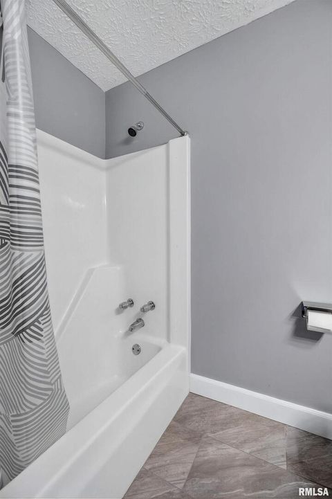 Tiny photo for 1033 W 58TH Street, Davenport, IA 52806 (MLS # QC4269357)