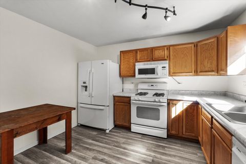 Tiny photo for 618 Grace Drive, Lake In The Hills, IL 60156 (MLS # 12482001)