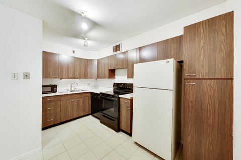 Tiny photo for 1567 Ridge Road #406, Evanston, IL 60201 (MLS # 12604488)