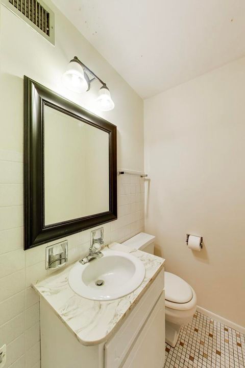 Tiny photo for 1567 Ridge Road #406, Evanston, IL 60201 (MLS # 12604488)