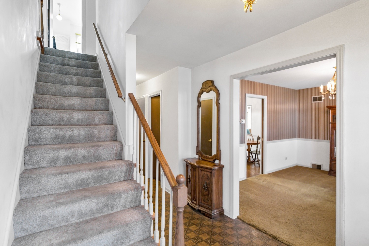 815 Knightsbridge Lane