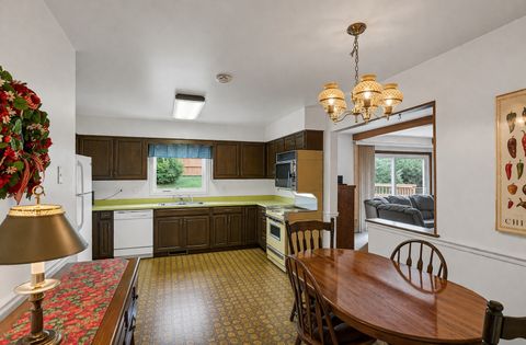 Tiny photo for 815 Knightsbridge Lane, Schaumburg, IL 60195 (MLS # 12619022)