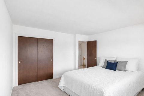 Tiny photo for 815 Knightsbridge Lane, Schaumburg, IL 60195 (MLS # 12619022)