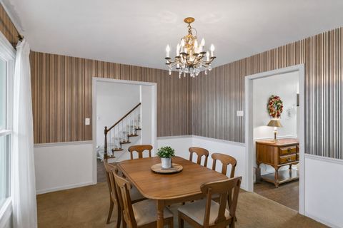 Tiny photo for 815 Knightsbridge Lane, Schaumburg, IL 60195 (MLS # 12619022)