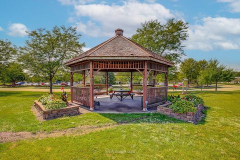 Tiny photo for 21316 Brush Lake Drive, Crest Hill, IL 60403 (MLS # 12542479)