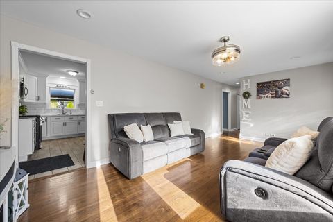 Tiny photo for 1302 Cary Road, Algonquin, IL 60102 (MLS # 12635043)